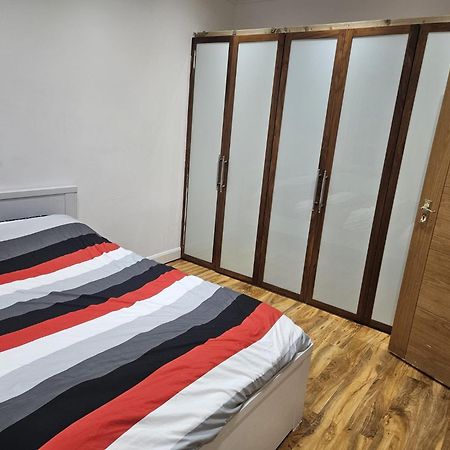2 Bedroom Flat - Travel Direct To Heathrow/Central Londra Exterior foto