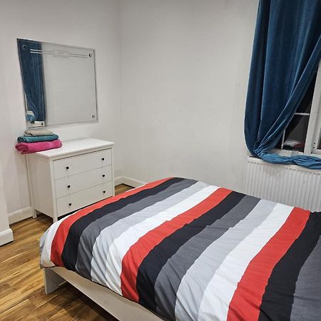 2 Bedroom Flat - Travel Direct To Heathrow/Central Londra Exterior foto