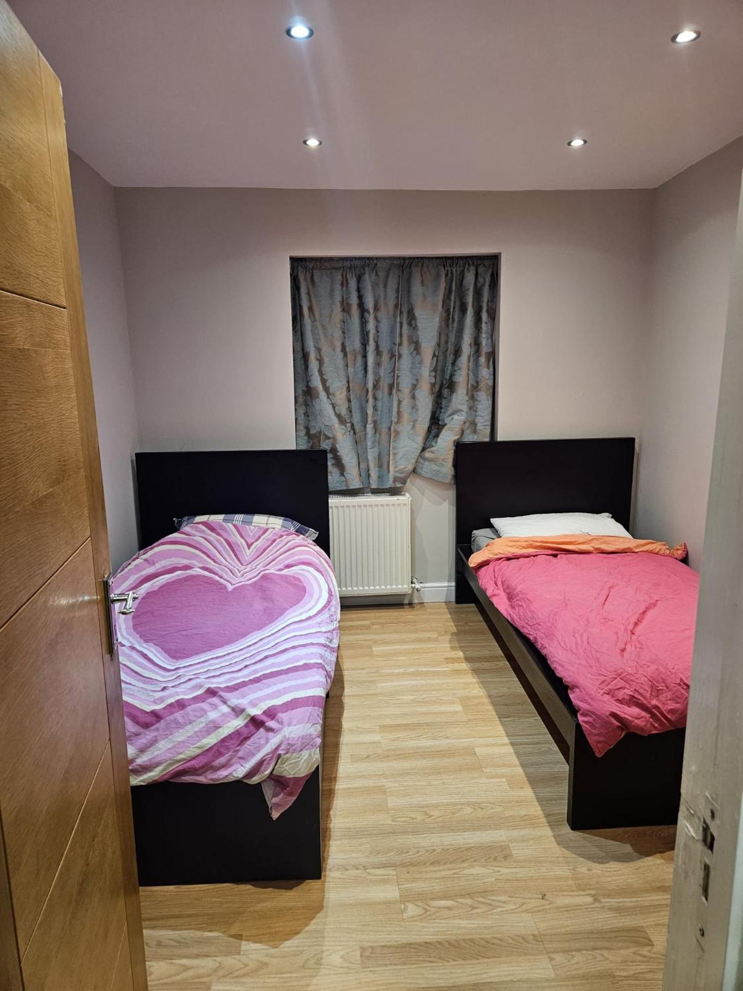 2 Bedroom Flat - Travel Direct To Heathrow/Central Londra Exterior foto